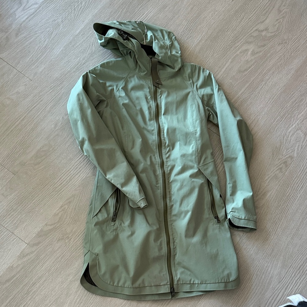 Lululemon right as rain jacket